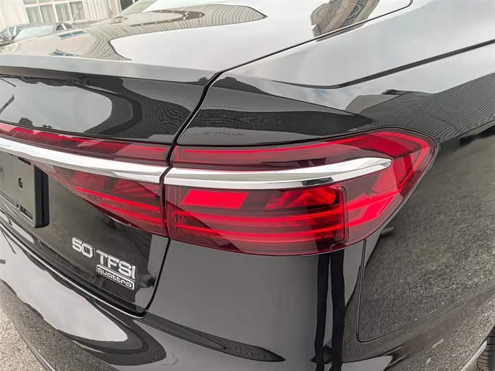 Фото 8 - Audi A8