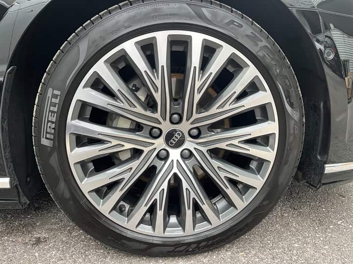 Фото 9 - Audi A8