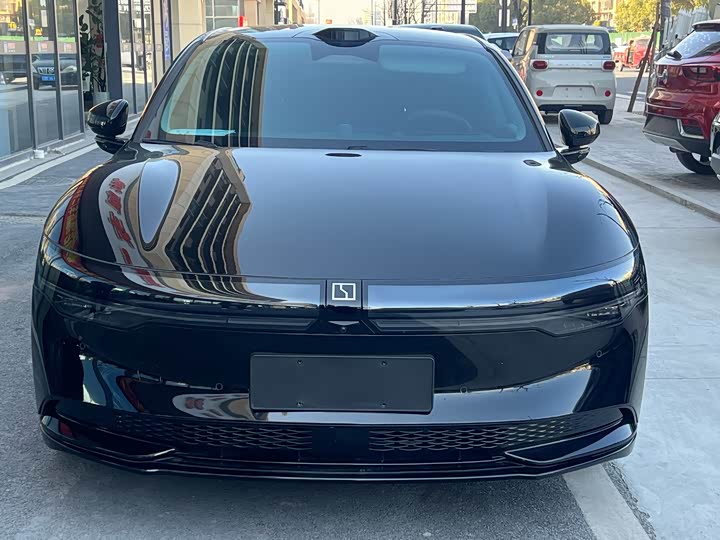 Фото 2 - Zeekr 007