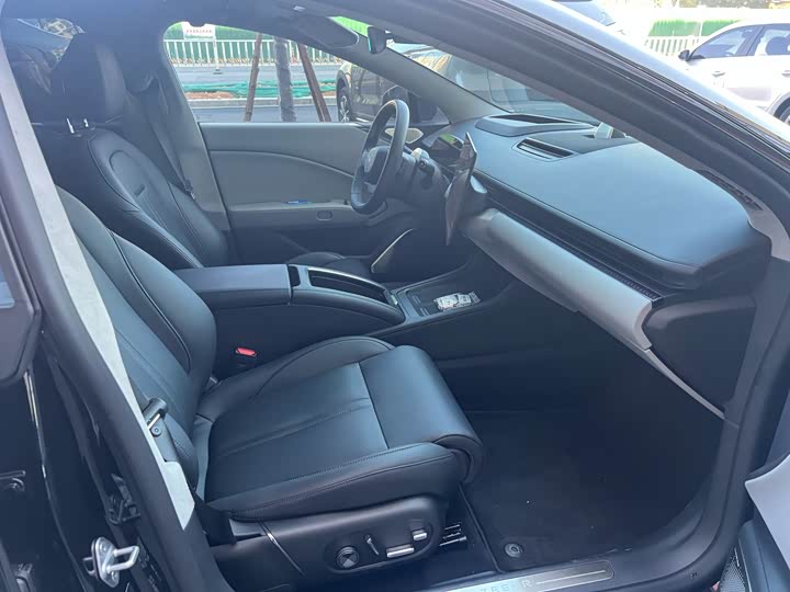 Фото 9 - Zeekr 007