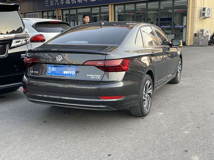 Фото 8 - Volkswagen Sagitar L