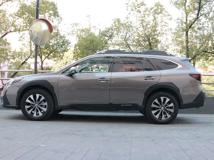 Фото 2 - Subaru Outback