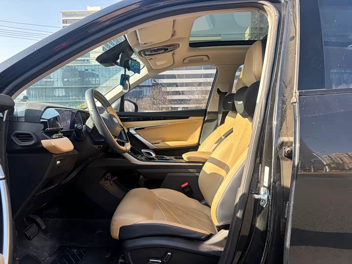 Фото 4 - Geely Atlas L