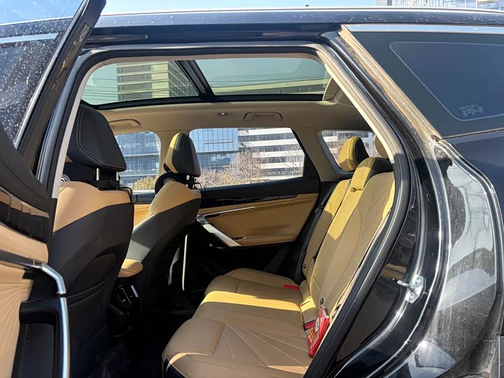 Фото 5 - Geely Atlas L