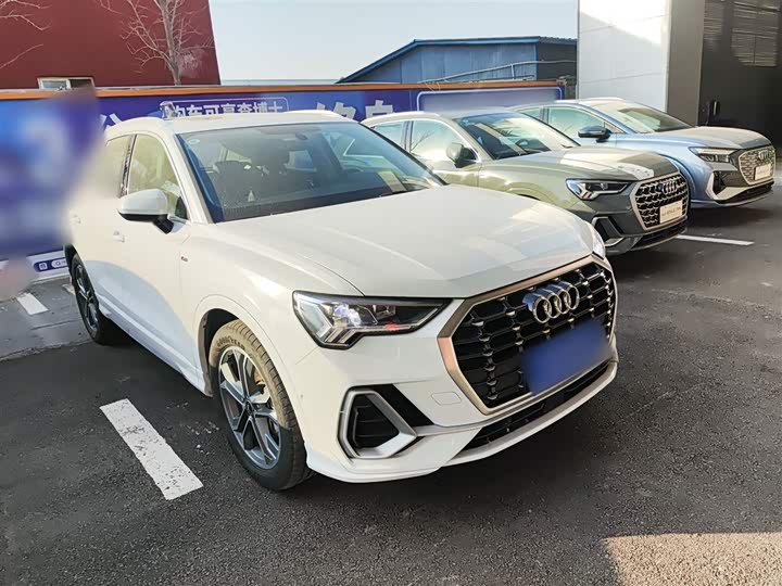 Фото 4 - Audi Q3