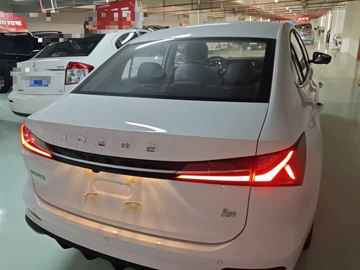 Фото 6 - Roewe i5