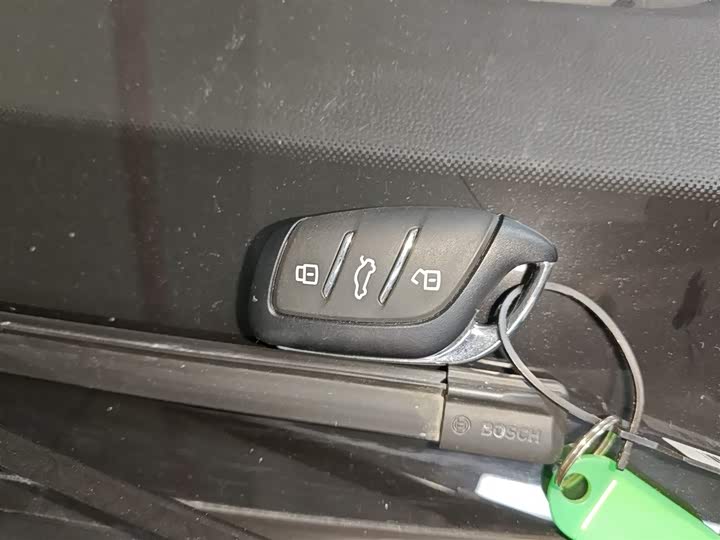 Фото 9 - Roewe i5