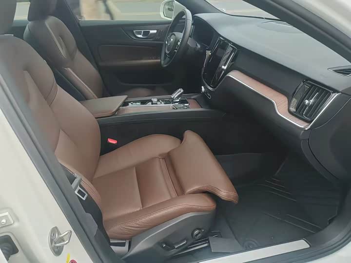 Фото 4 - Volvo S60