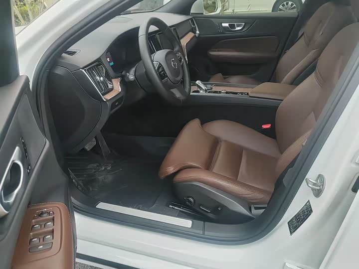 Фото 7 - Volvo S60