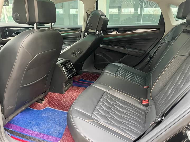 Фото 8 - Volkswagen Passat