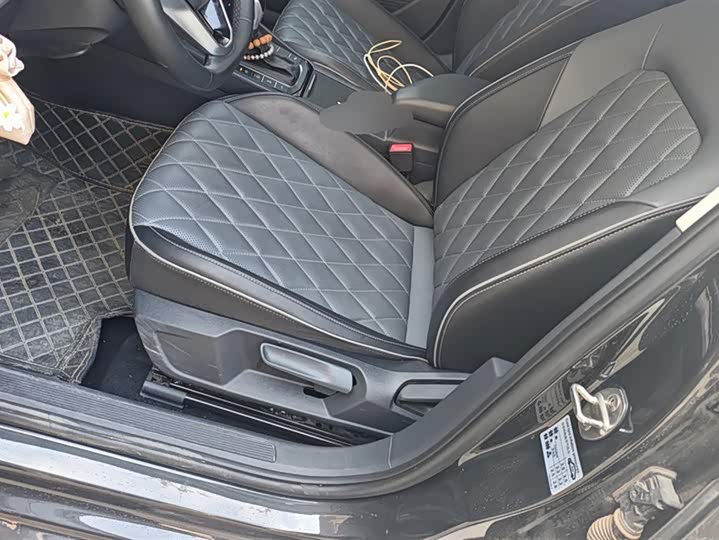 Фото 9 - Volkswagen Sagitar L