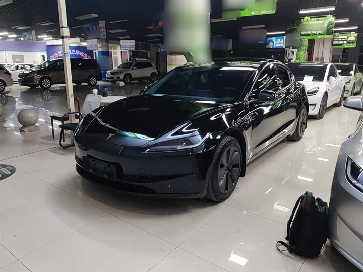 Фото 2 - Tesla Model 3