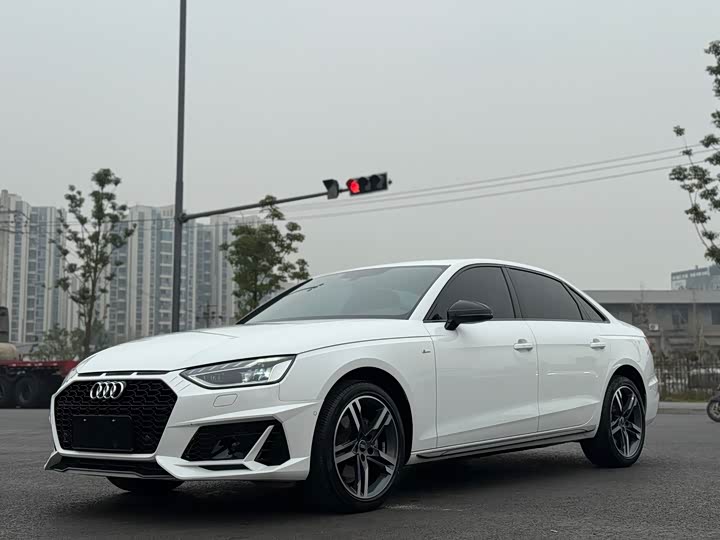 Фото 1 - Audi A4L