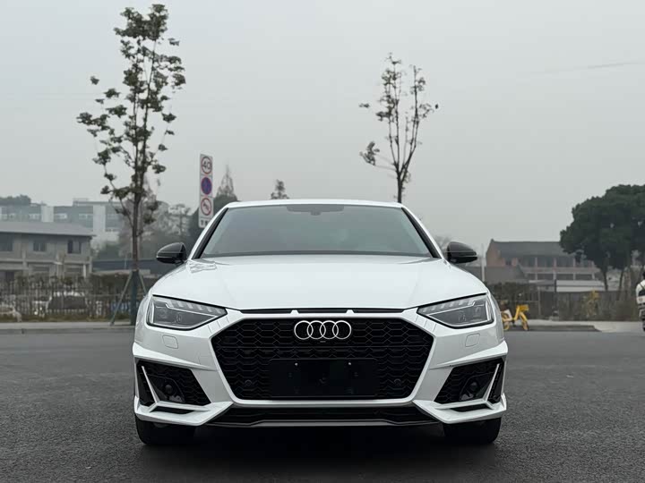 Фото 2 - Audi A4L