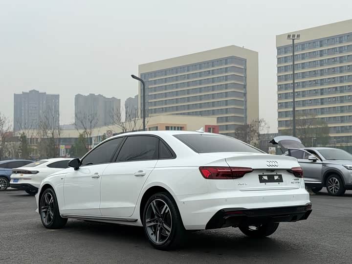 Фото 4 - Audi A4L