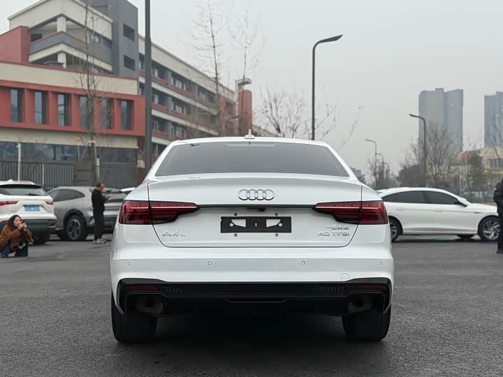 Фото 5 - Audi A4L