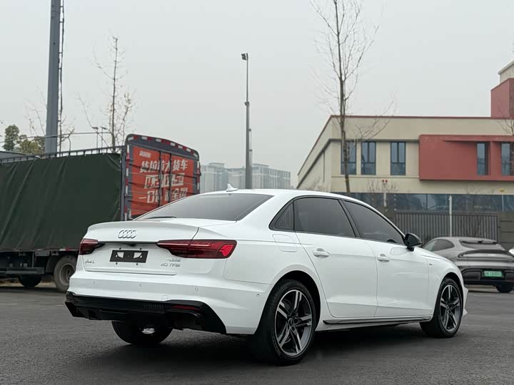 Фото 6 - Audi A4L