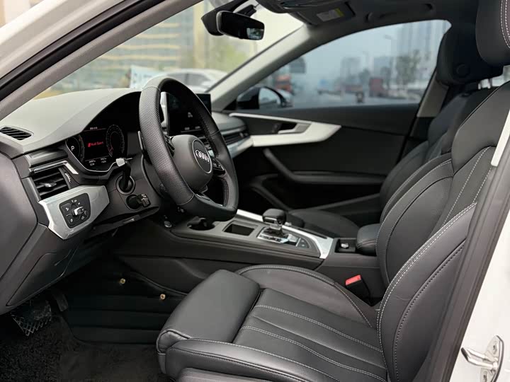 Фото 8 - Audi A4L