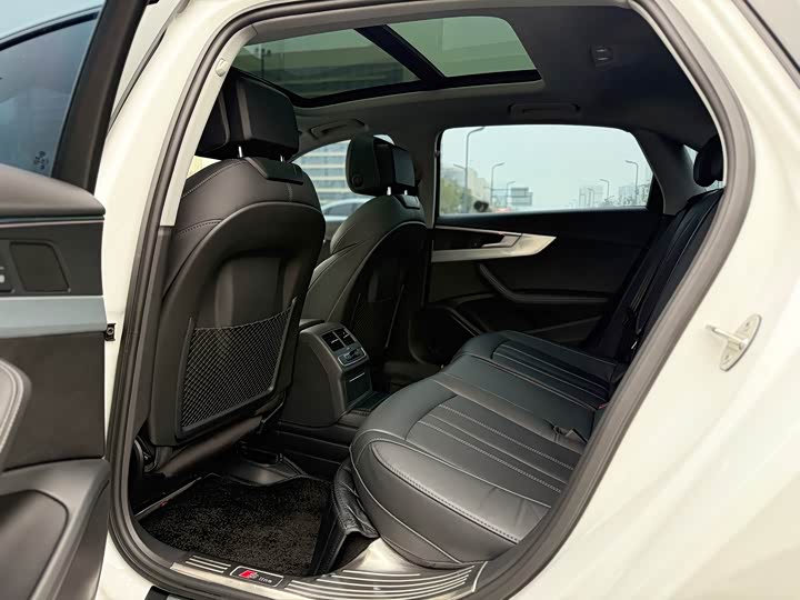 Фото 9 - Audi A4L