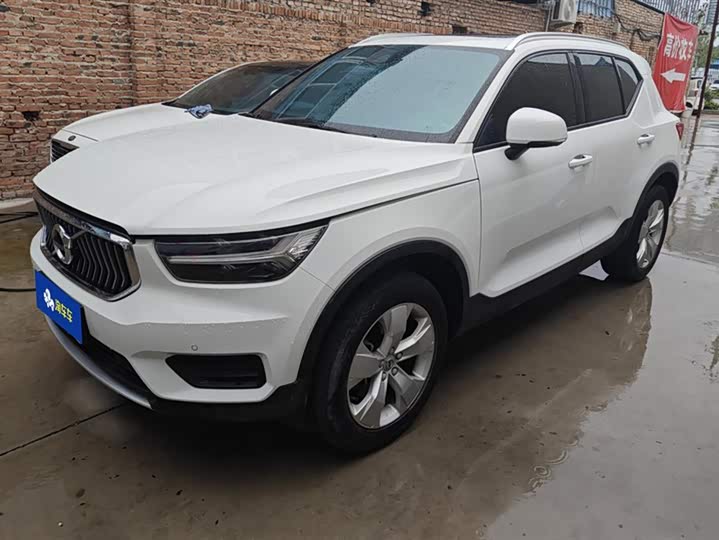 Фото 1 - Volvo XC40