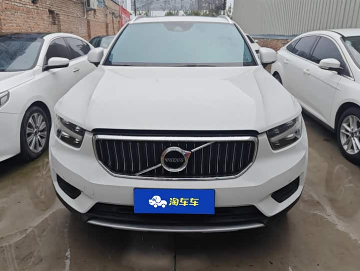 Фото 2 - Volvo XC40