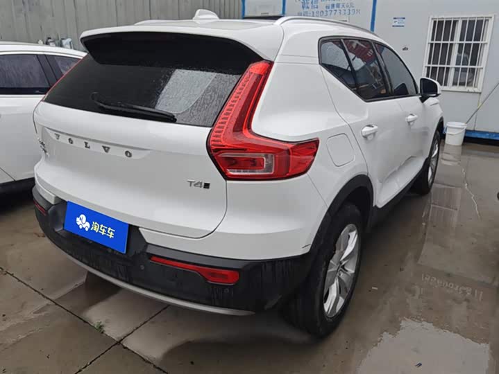 Фото 3 - Volvo XC40