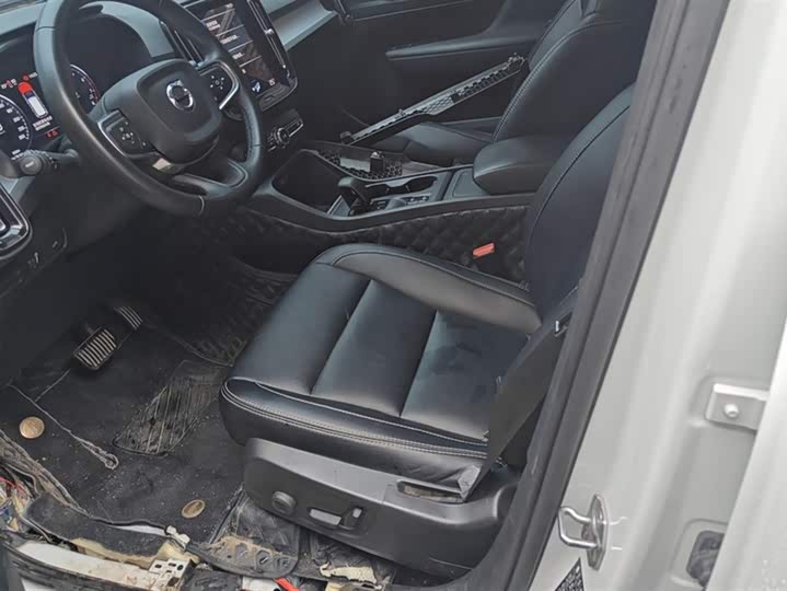 Фото 9 - Volvo XC40