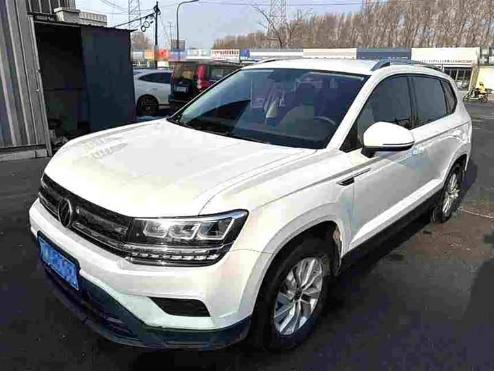 Фото 1 - Volkswagen Tharu