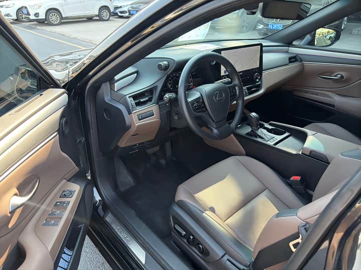 Фото 6 - Lexus ES