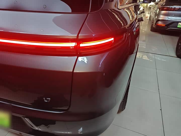 Фото 8 - LiXiang L7