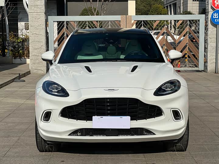 Фото 2 - Aston Martin DBX