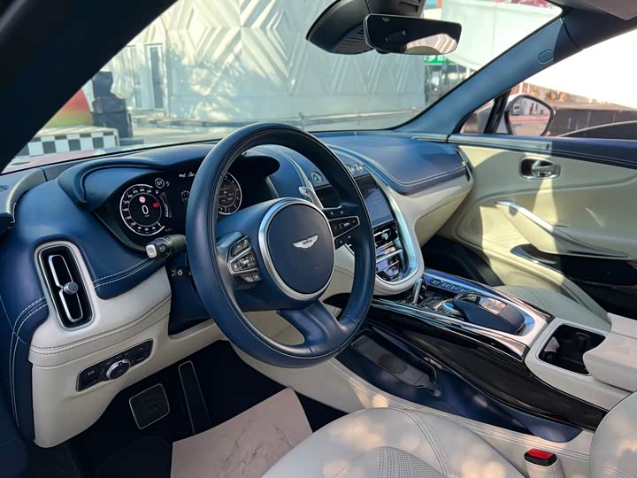 Фото 9 - Aston Martin DBX