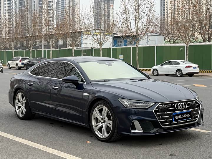 Фото 3 - Audi A7L