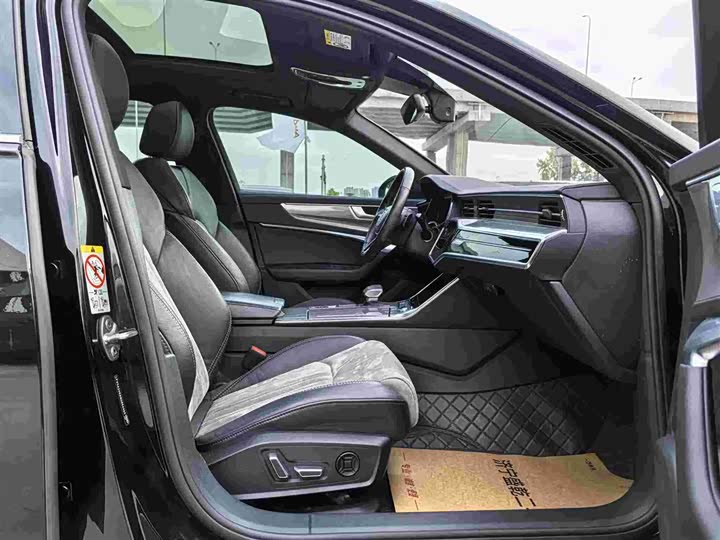 Фото 6 - Audi A6L