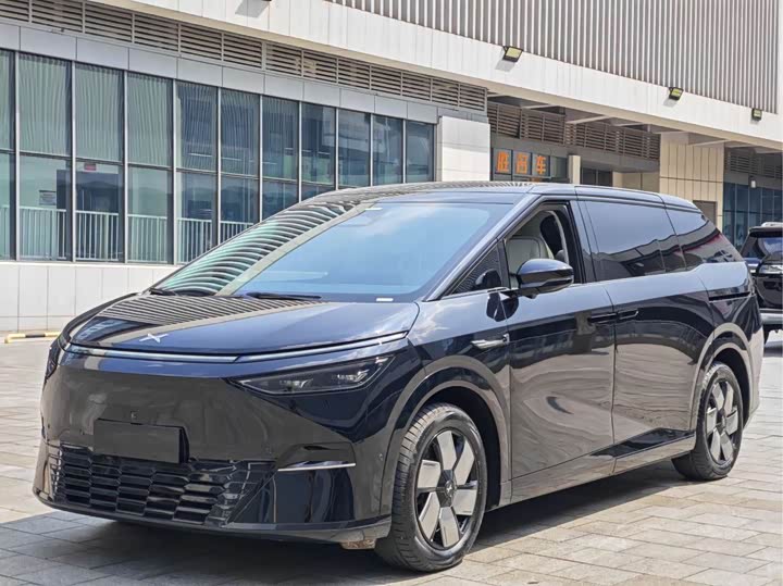 Фото 1 - XPeng X9