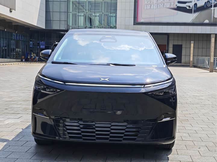 Фото 2 - XPeng X9