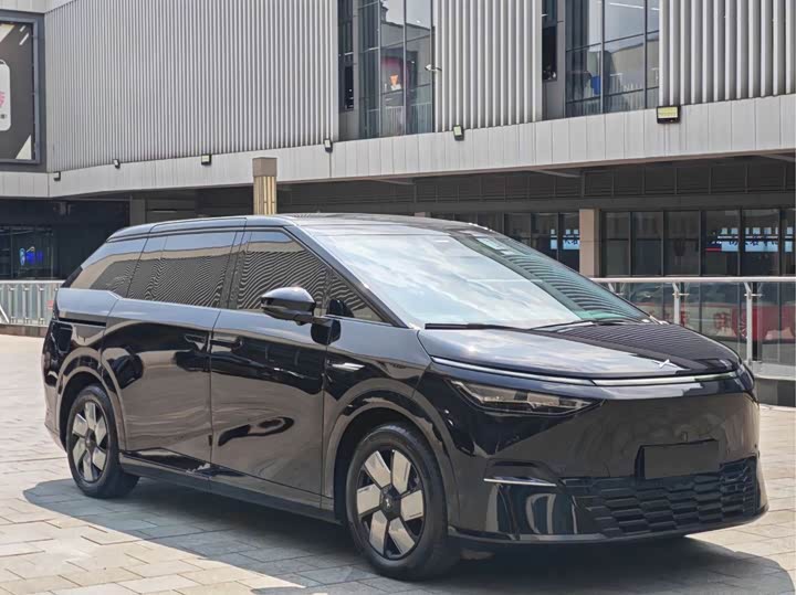 Фото 3 - XPeng X9