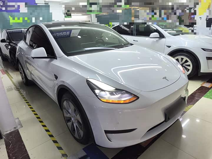 Фото 4 - Tesla Model Y