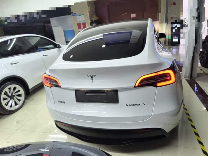Фото 6 - Tesla Model Y