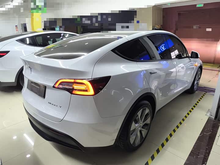 Фото 7 - Tesla Model Y