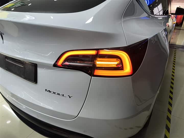 Фото 8 - Tesla Model Y