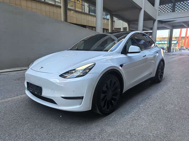 Фото 1 - Tesla Model Y