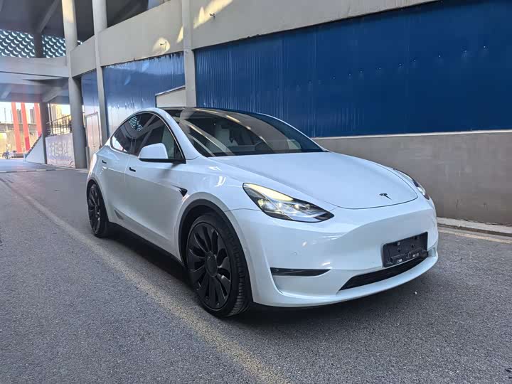 Фото 3 - Tesla Model Y