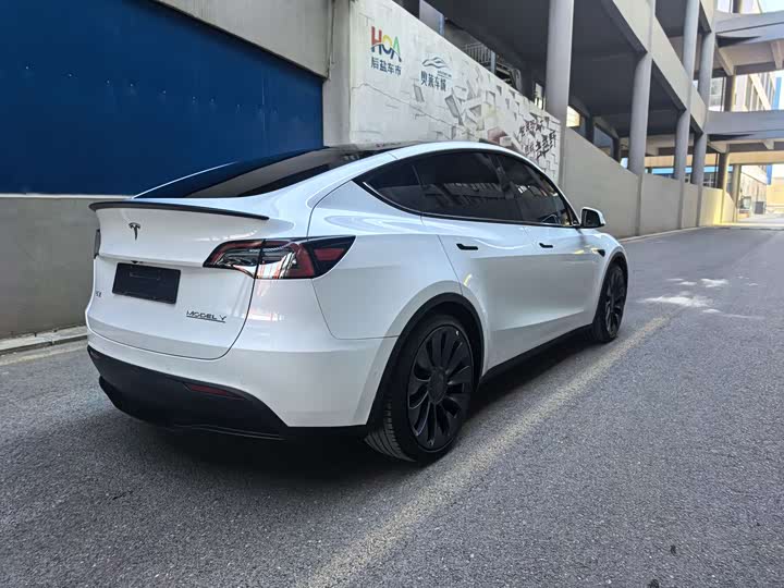 Фото 4 - Tesla Model Y