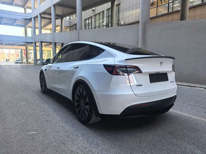 Фото 6 - Tesla Model Y