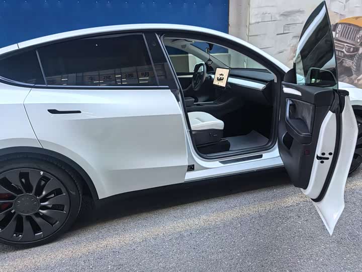 Фото 9 - Tesla Model Y