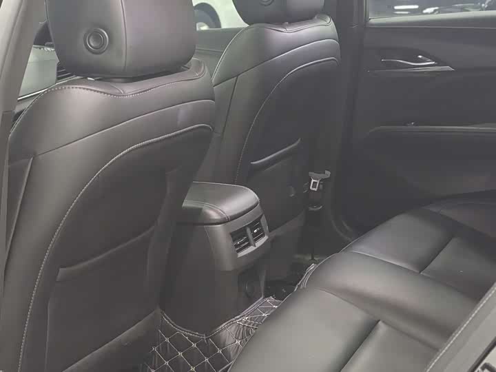 Фото 9 - Cadillac CT4