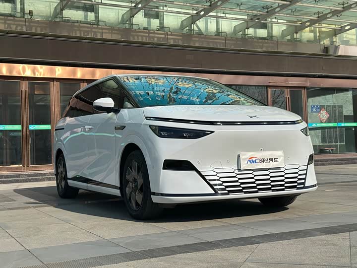 Фото 3 - XPeng X9