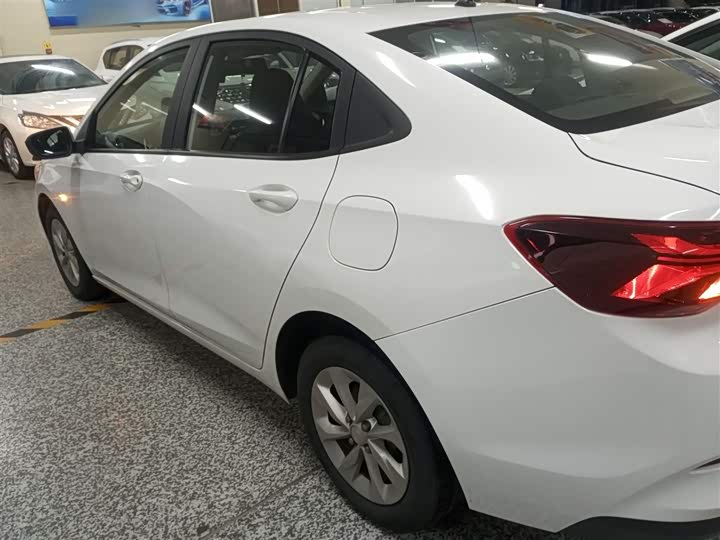 Фото 5 - Chevrolet Onix (Cavalier)