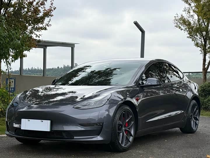 Фото 1 - Tesla Model 3